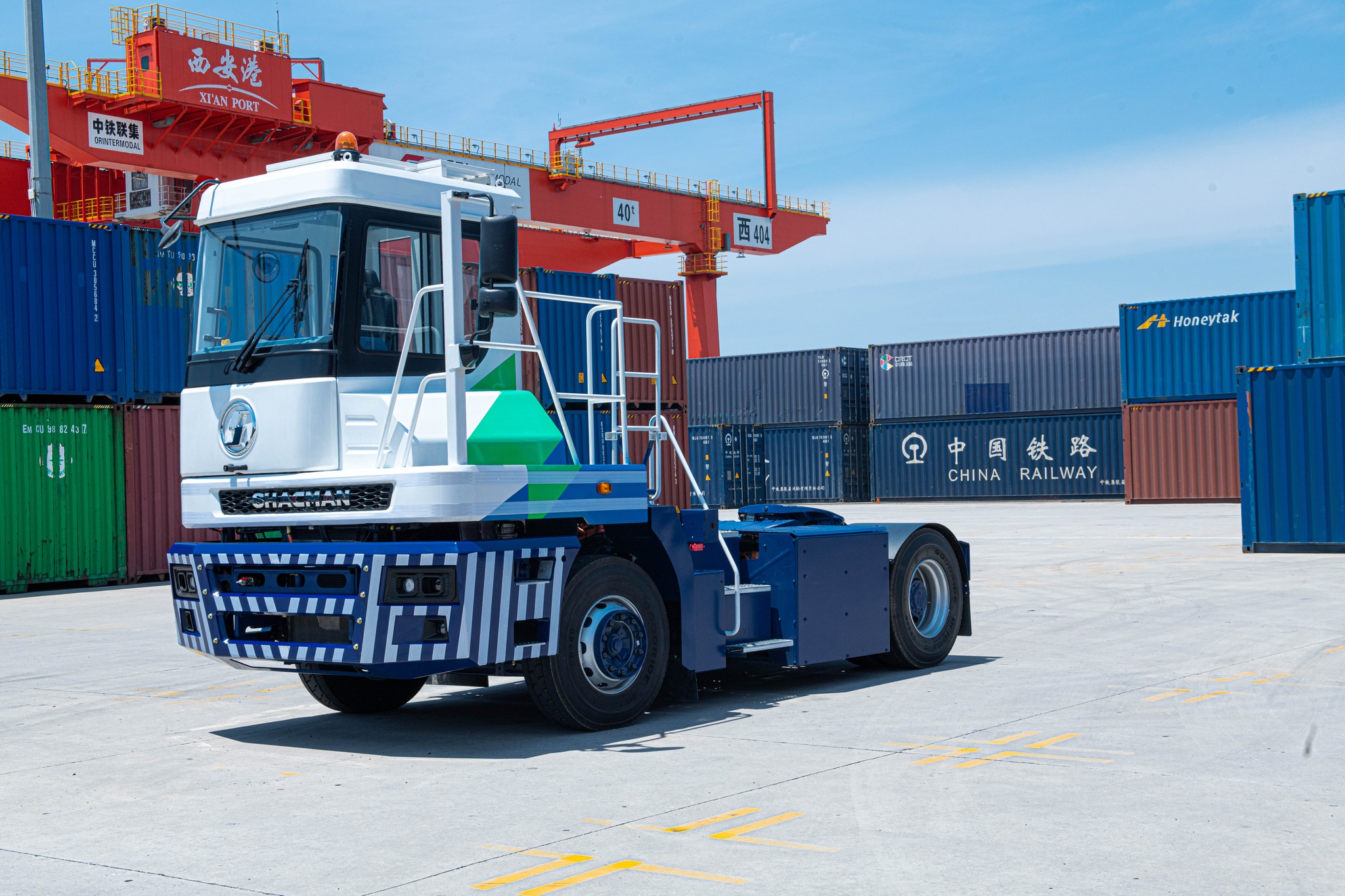 SHACMAN Terminal Tractor – New Energy