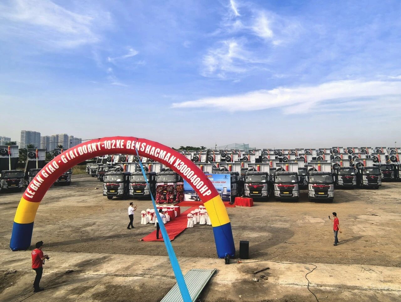 SHACMAN Delivers First Batch of X3000 Heavy-Duty Dump Trucks to Vietnam, Marking Decade-Long Partnership
